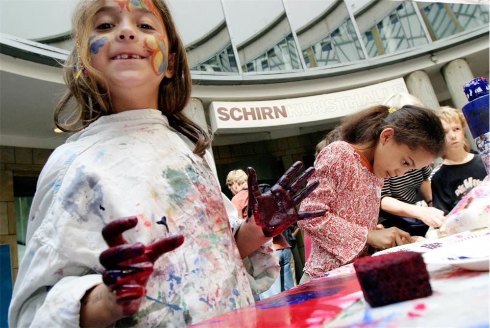 Kinder mit Fingerfarben, © Schirn Kunsthalle Frankfurt