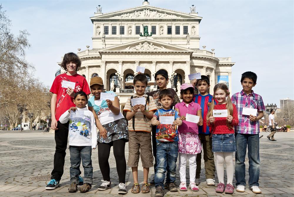 kulturpass - Kinder freuen sich auf die Märchenoper  "Pinocchio" in der Frankfurter Oper Foto : Nina Siber